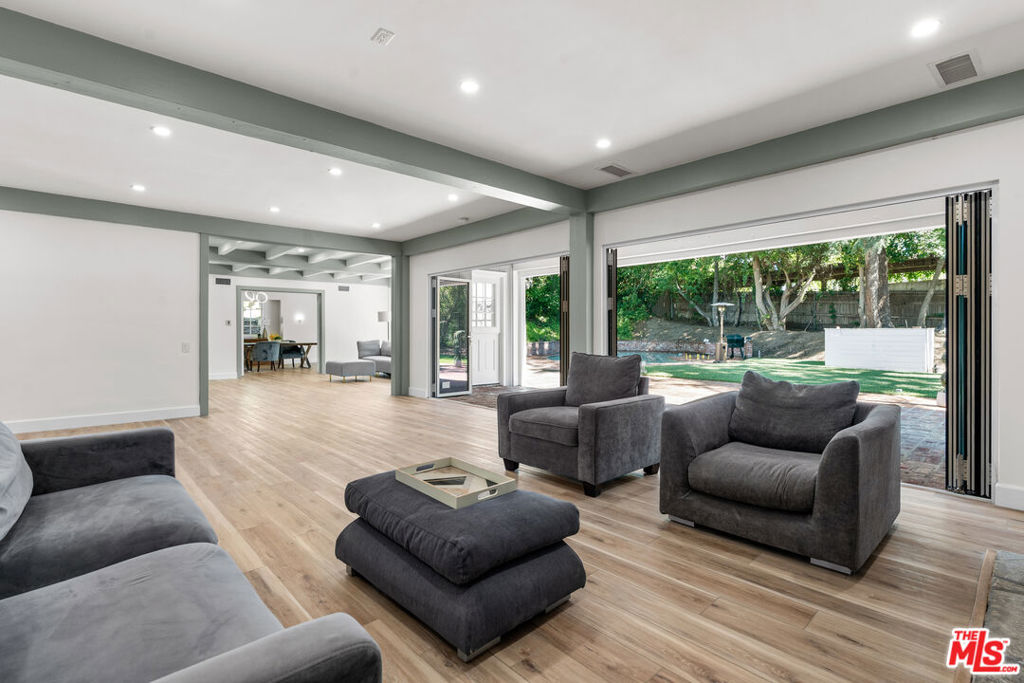 926 N ALPINE Drive