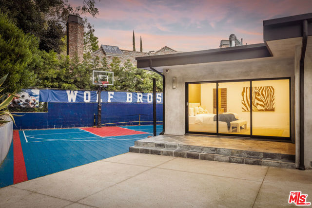 9991 Liebe Drive, Beverly Hills CA: https://media.crmls.org/mediaz/d7ca9917-9074-4a40-b352-45690c6f2e45.jpg