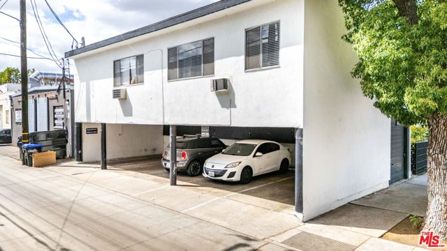 5940 San Fernando Road, Glendale CA: https://media.crmls.org/mediaz/d7cadbfb-550d-4167-b1cf-6daa187e48d8.jpg