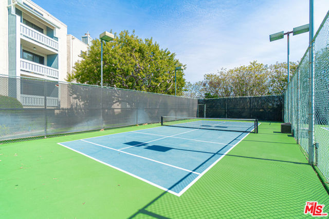 8162 Manitoba Street, Playa del Rey CA: https://media.crmls.org/mediaz/d7caf427-6286-4518-86cc-29aaeacaefe0.jpg