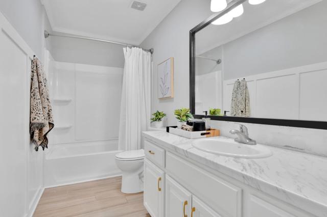 865 Valley Oak Drive, Hollister CA: https://media.crmls.org/mediaz/d7cb36a0-8c62-42a5-be62-9ad2b0294d2f.jpg