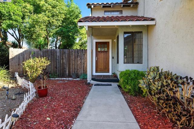 2524 Brazil Ct, Antioch CA: https://media.crmls.org/mediaz/d7cb72c6-329e-4bbf-a96c-23e7d67421b7.jpg