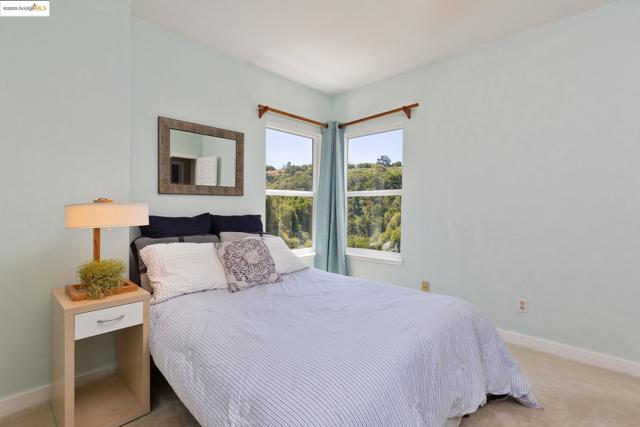 10353 Royal Oak Rd, Oakland CA: https://media.crmls.org/mediaz/d7cb96c8-c941-46c5-acad-80e4604af9fb.jpg