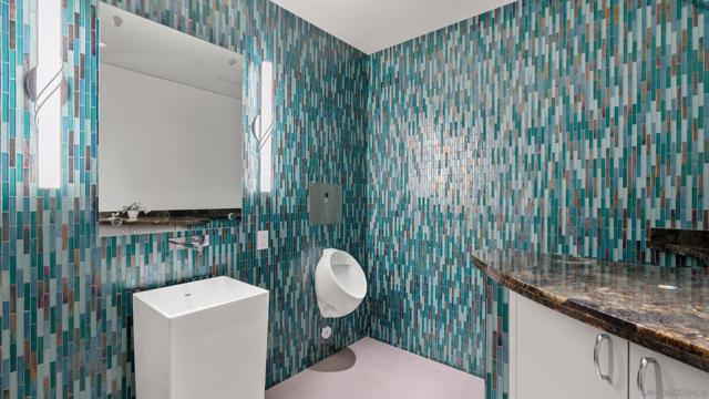 1230 Neptune Ave, Encinitas CA: https://media.crmls.org/mediaz/d7cb99b5-a8f1-4918-85c5-15eb481cbc51.jpg