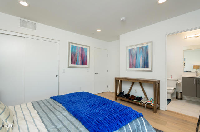 11594 Riverside Drive, North Hollywood CA: https://media.crmls.org/mediaz/d7cc2d32-3b68-4e67-ae24-32ea39f0a453.jpg