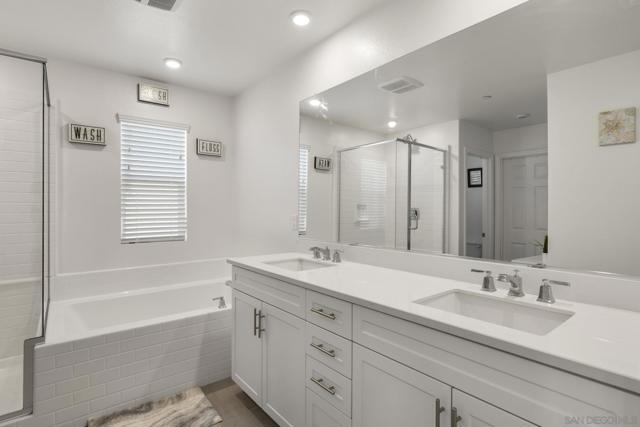 532 Enzo St, Lake Elsinore CA: https://media.crmls.org/mediaz/d7cc2f0d-171e-4f73-be2a-65d1d676fa59.jpg