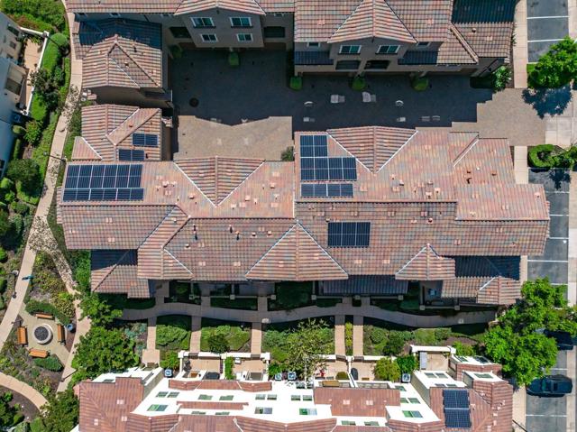 16206 Veridian Cir, San Diego CA: https://media.crmls.org/mediaz/d7cc46cc-b293-416d-a1e8-ace40c40520b.jpg