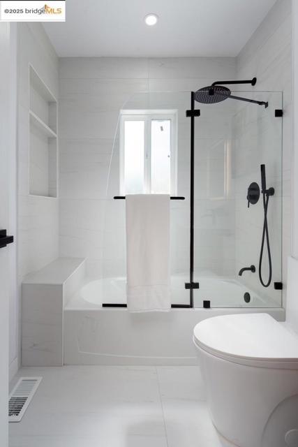 1515 Hampel St, Oakland CA: https://media.crmls.org/mediaz/d7cc4951-657d-4f59-8e35-d8fabac61ff2.jpg