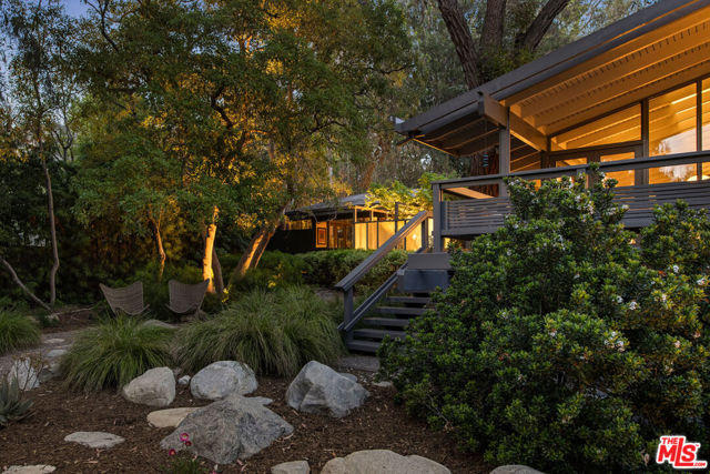 1030 Canon Drive, San Marino CA: https://media.crmls.org/mediaz/d7cd2fad-4261-4970-8c58-59989cd6ed56.jpg