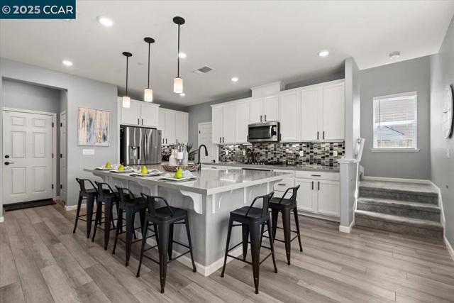 405 Avanti Way, Oakley CA: https://media.crmls.org/mediaz/d7cd38a0-6a33-49bc-89c2-08484dc40adc.jpg