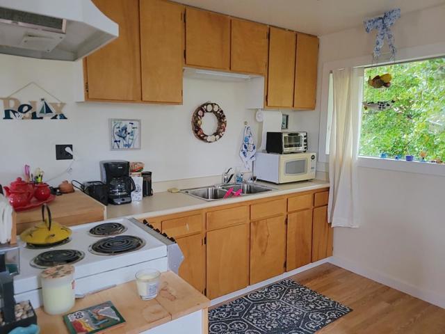 3360 Merrill Road, Aptos CA: https://media.crmls.org/mediaz/d7cdb74b-f441-4beb-87a4-2c67c86599bd.jpg