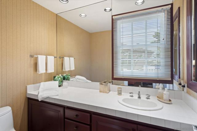 7612 Hillside Dr, La Jolla CA: https://media.crmls.org/mediaz/d7ce1cbc-99f6-44ca-bb5a-f037328981fb.jpg