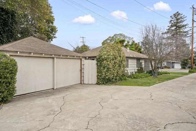 10351037 Amarillo Avenue, Palo Alto CA: https://media.crmls.org/mediaz/d7ce7b53-b89e-46c3-88db-fcee5af2092b.jpg