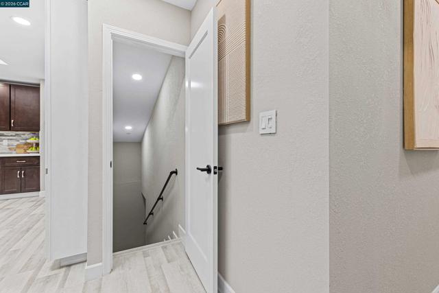 Image 33 of 48 For 390 Guttenberg St