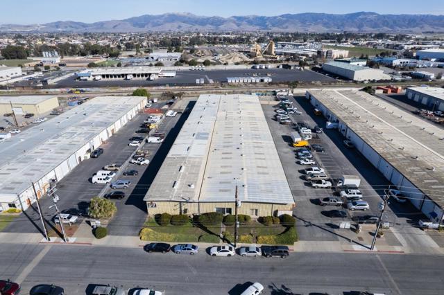 557 Brunken Avenue, Salinas CA: https://media.crmls.org/mediaz/d7cf9a84-a990-4769-98ae-2b75945a2ab4.jpg