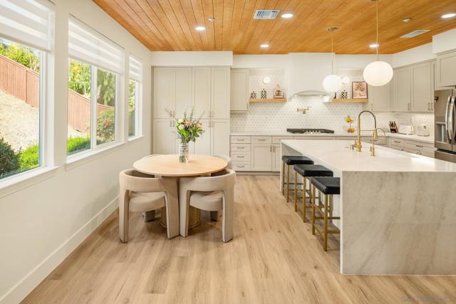 10528 Pinion Trl, Escondido CA: https://media.crmls.org/mediaz/d7cfcbe9-94af-4700-8d8c-23201e766a25.jpg