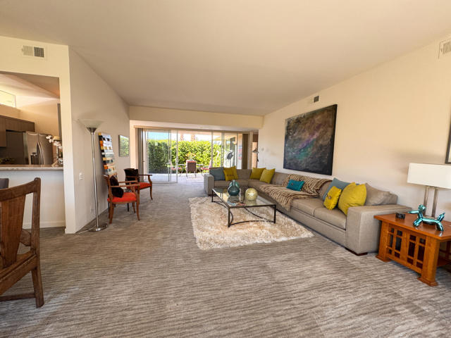 189 Desert Lakes Drive, Palm Springs CA: https://media.crmls.org/mediaz/d7d0234c-0450-427d-ba32-8efee628a9ee.jpg