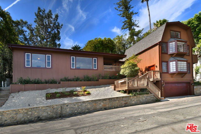 3682 Berry Drive, Studio City CA: https://media.crmls.org/mediaz/d7d02f93-407c-4336-81fd-1bbf98af75de.jpg