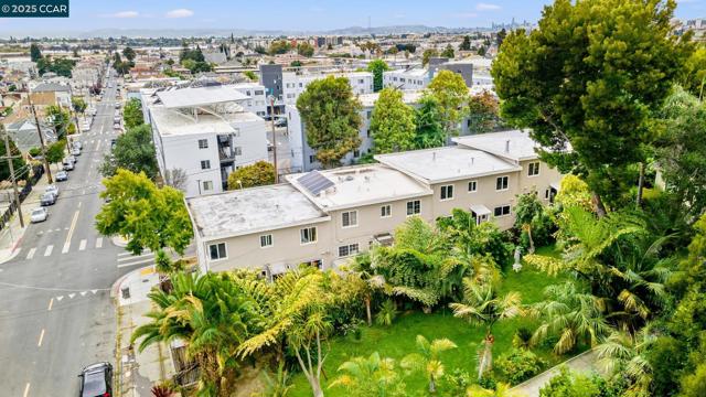 1232 E 20Th St, Oakland CA: https://media.crmls.org/mediaz/d7d05d72-fc2b-4b65-b833-270a5653dd7c.jpg