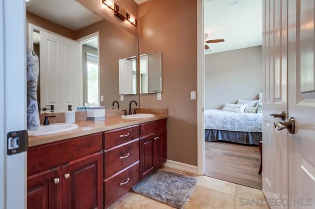 Image 27 of 44 For 16270 Pauma Valley Dr