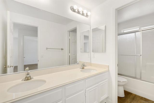 1020 Crystal Springs Pl, Escondido CA: https://media.crmls.org/mediaz/d7d0bf8d-9d4f-4d2b-937d-bc0edfddf9f9.jpg