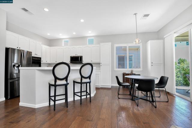 1820 Mariposa Way, Brentwood CA: https://media.crmls.org/mediaz/d7d117a0-5bb1-4d8f-862c-fe0a791ebff7.jpg