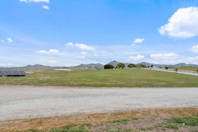 3000 Coppa Court, Hollister CA: https://media.crmls.org/mediaz/d7d164a8-5794-412a-85d8-4aaa8127fedc.jpg