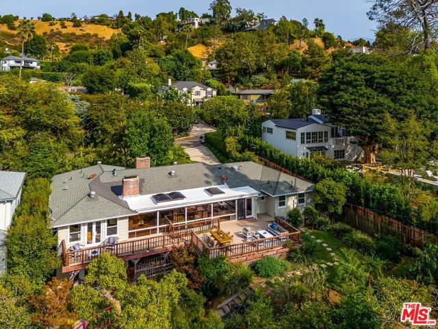 2541 Park Oak Drive, Los Angeles CA: https://media.crmls.org/mediaz/d7d1909d-a088-4a1a-8b43-6ba6727e67df.jpg