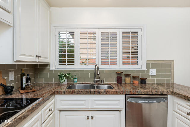 1200 S Orange Grove Boulevard, Pasadena CA: https://media.crmls.org/mediaz/d7d20f40-99c9-4271-bf8c-8b685d5f29ed.jpg