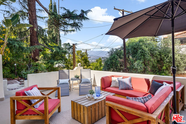 1355 Columbia Drive, Glendale CA: https://media.crmls.org/mediaz/d7d2436a-133e-4291-a2c9-764f3f7501d9.jpg