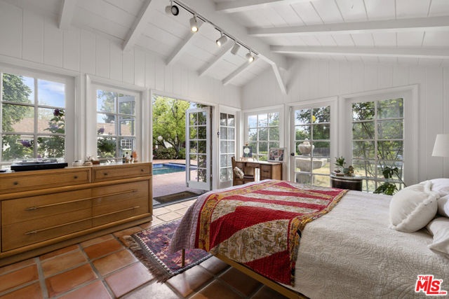5132 Quakertown Avenue, Woodland Hills CA: https://media.crmls.org/mediaz/d7d2521c-f052-442d-ac3f-b65f6c138f0e.jpg
