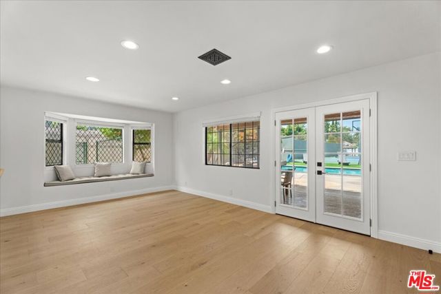 6443 Matilija Avenue, Van Nuys CA: https://media.crmls.org/mediaz/d7d25afe-abca-449a-8e5e-6d1015318621.jpg