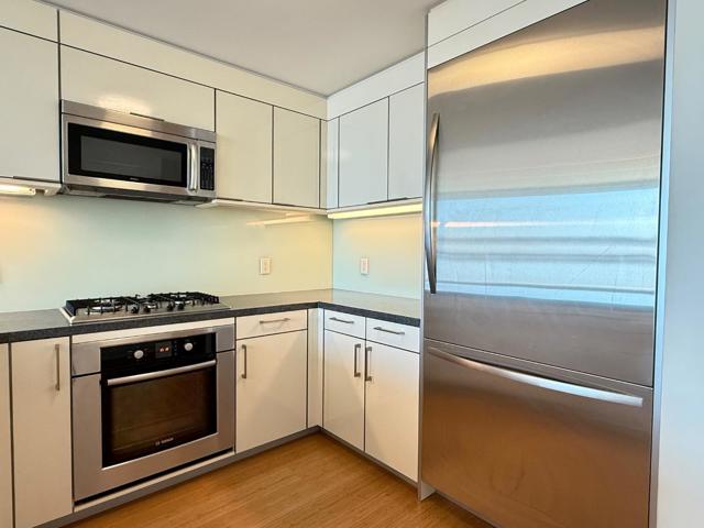 338 Spear Street, San Francisco CA: https://media.crmls.org/mediaz/d7d25b02-a80b-485e-ae4a-5be39d668cbf.jpg