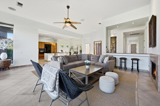 261 Loch Lomond Road, Rancho Mirage CA: https://media.crmls.org/mediaz/d7d31a79-f8ee-4b94-a91b-57364022be6d.jpg