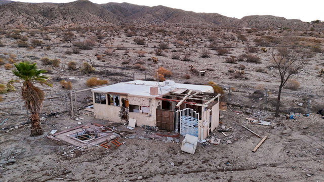 67601 Pierson Boulevard, Desert Hot Springs CA: https://media.crmls.org/mediaz/d7d33e45-252a-4a74-b37b-11ab548e1bb1.jpg