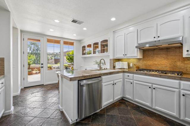 5365 SILVER KNOLL Court, San Jose CA: https://media.crmls.org/mediaz/d7d36404-3c76-4602-86f7-c50356dd9edc.jpg