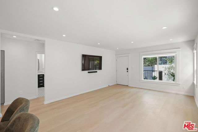 617 Westmount Drive, West Hollywood CA: https://media.crmls.org/mediaz/d7d39f27-3f86-4586-b328-4b3b0494bc9d.jpg