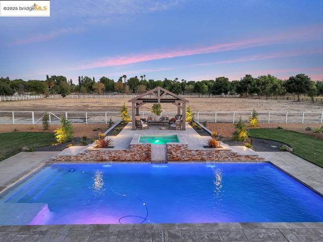 430 Ellisa Ln, Brentwood CA: https://media.crmls.org/mediaz/d7d436ec-9f29-44c7-877d-3524b0b42f77.jpg