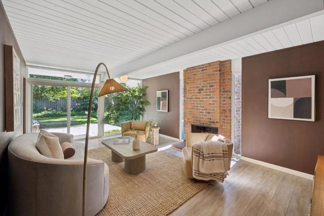 822 Dartshire Way, Sunnyvale CA: https://media.crmls.org/mediaz/d7d45802-952b-48f5-9773-392960d7c0fe.jpg