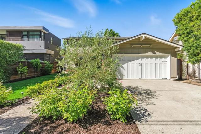 1427 Paloma Avenue, Burlingame CA: https://media.crmls.org/mediaz/d7d4873f-3254-4bc2-a487-7079af21d342.jpg