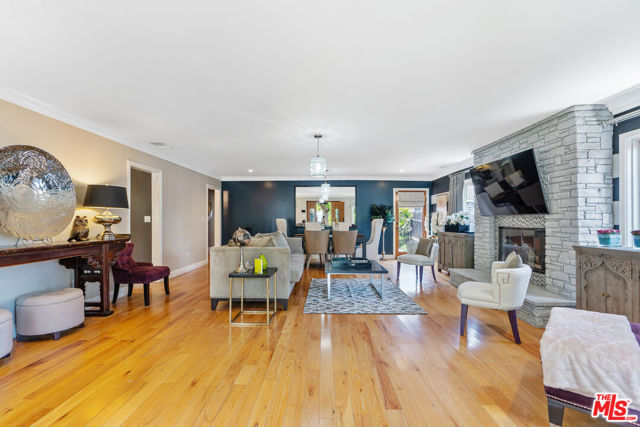 1865 E Villa Street, Pasadena CA: https://media.crmls.org/mediaz/d7d4e0dc-e191-4d9b-88ea-baa5f10406d8.jpg