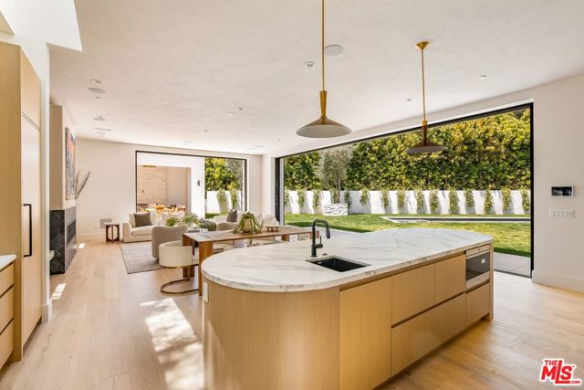 1749 Mandeville Lane, Los Angeles CA: https://media.crmls.org/mediaz/d7d4ed8f-db07-46b8-8a60-519c62702ba0.jpg