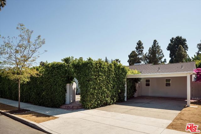 4148 Brunswick Avenue, Los Angeles CA: https://media.crmls.org/mediaz/d7d534ee-bdd8-43ab-b85b-c263035a746e.jpg