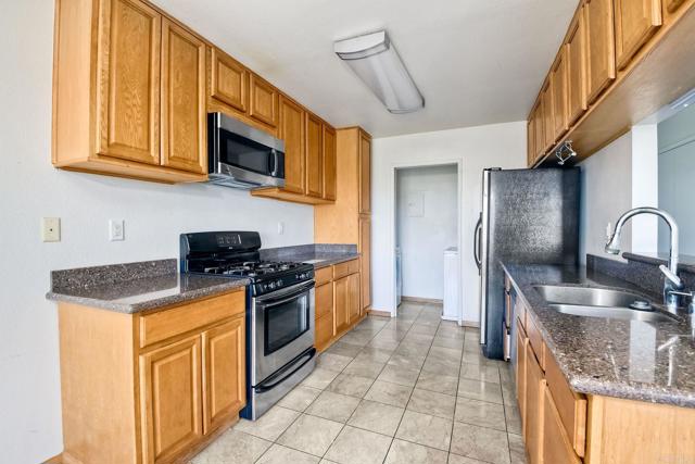 Detail Gallery Image 5 of 25 For 4218 Fiesta Way #3,  Oceanside,  CA 92057 - 2 Beds | 2 Baths