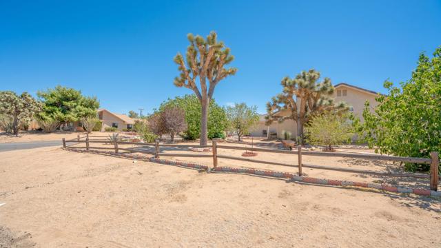 8582 Frontera Avenue, Yucca Valley CA: https://media.crmls.org/mediaz/d7d61ba8-6758-4f8b-a77c-d567c04ffde0.jpg