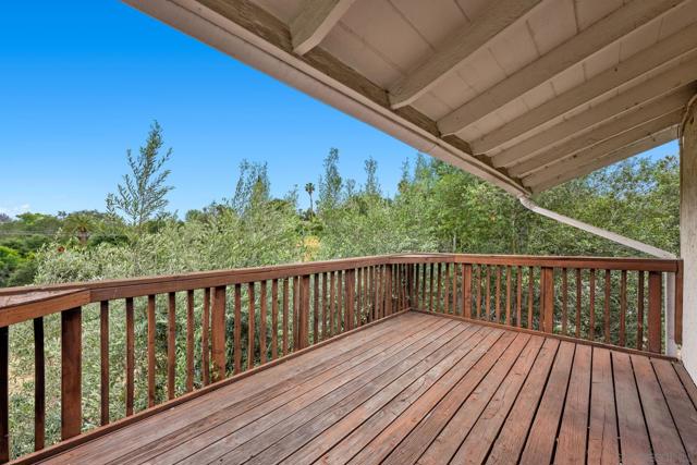 1973 Kinross Ct, Escondido CA: https://media.crmls.org/mediaz/d7d67f93-0c23-44f5-911b-24ab3aa2f803.jpg