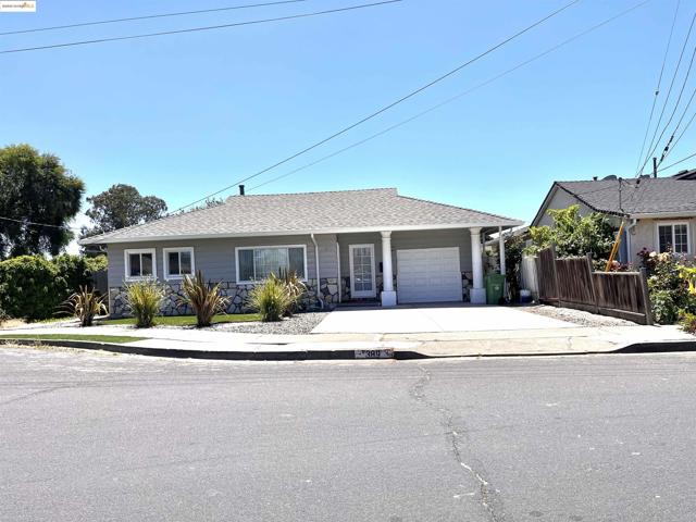389 White Dr, Hayward CA: https://media.crmls.org/mediaz/d7d75f16-826f-4ee1-a58a-e8133bd9c55f.jpg