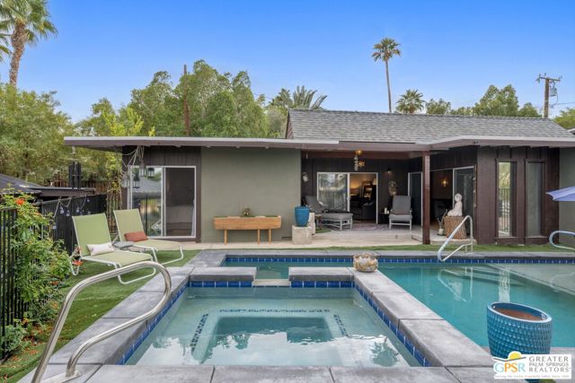 38613 Paradise Way, Cathedral City CA: https://media.crmls.org/mediaz/d7d7af09-1eaf-4ea6-8800-e2915068e3c0.jpg