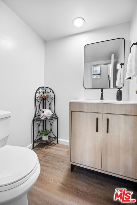 11911 Magnolia Boulevard, Valley Village CA: https://media.crmls.org/mediaz/d7d850f4-c453-4158-ba55-7e9dd18eff92.jpg