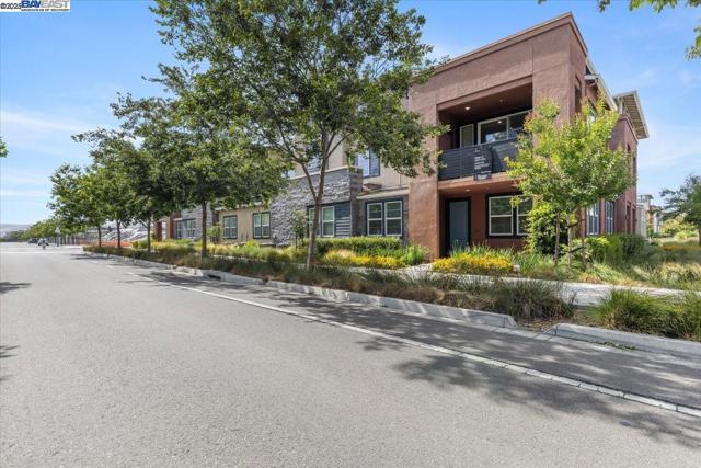 5700 Greige Cir, Dublin CA: https://media.crmls.org/mediaz/d7d85734-1afc-4ef5-874c-76787113fe8a.jpg